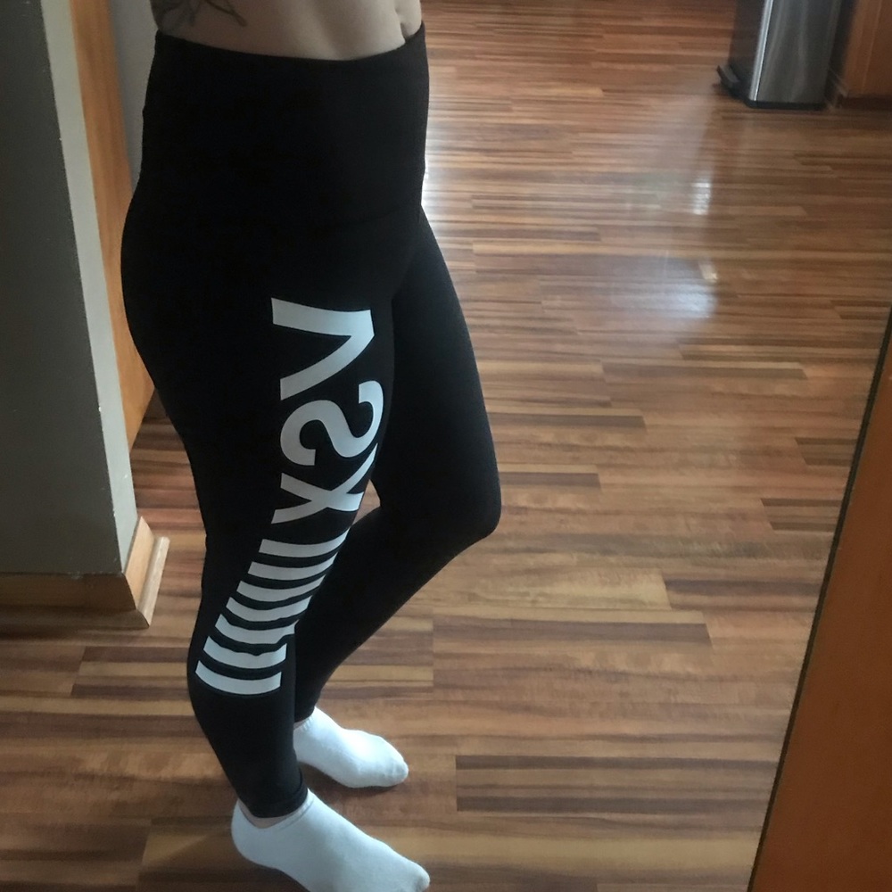 Victoria’s Secret Knockout workout leggings